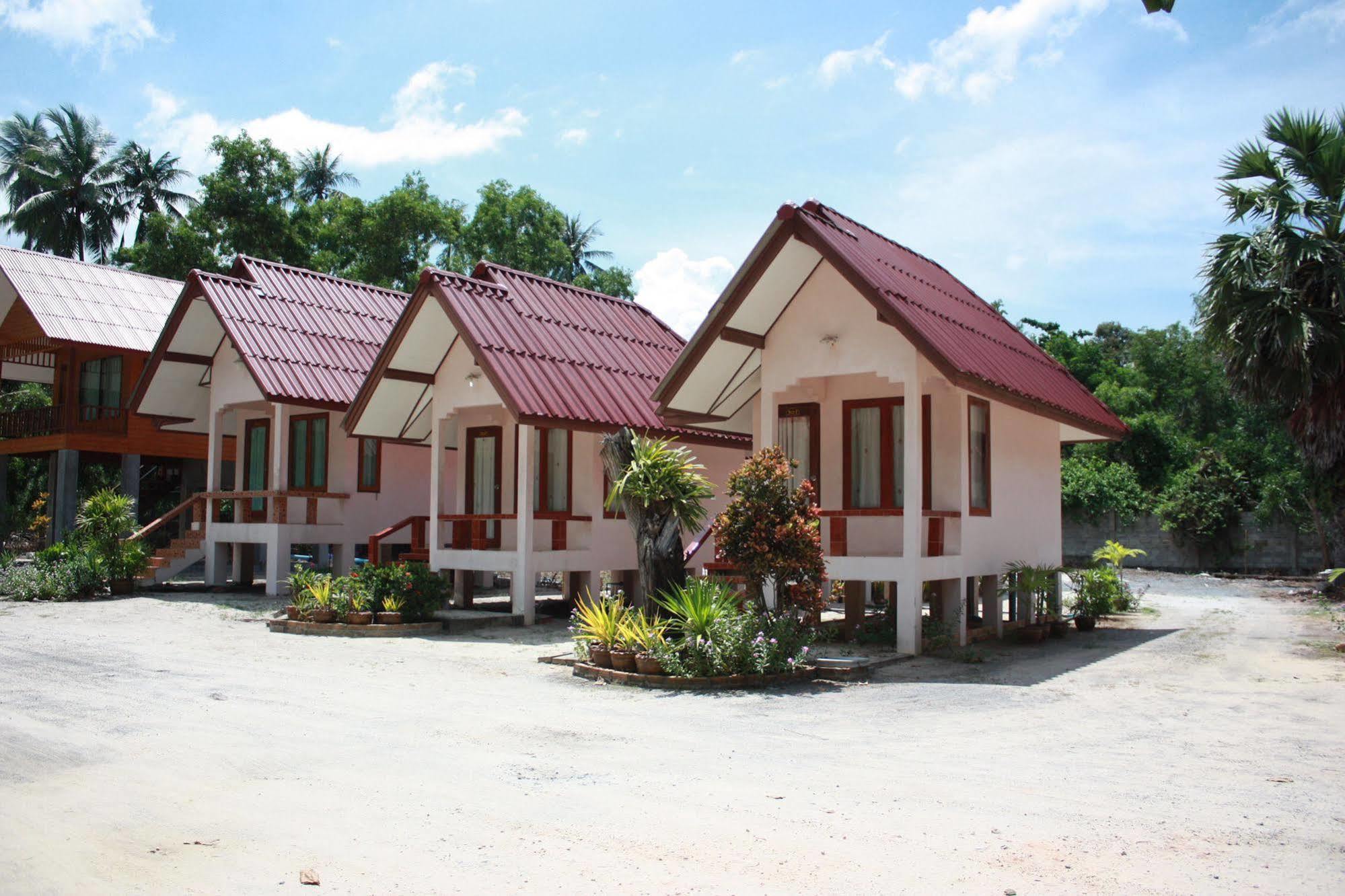 Phuphat Beach Resort Khanom Exterior foto