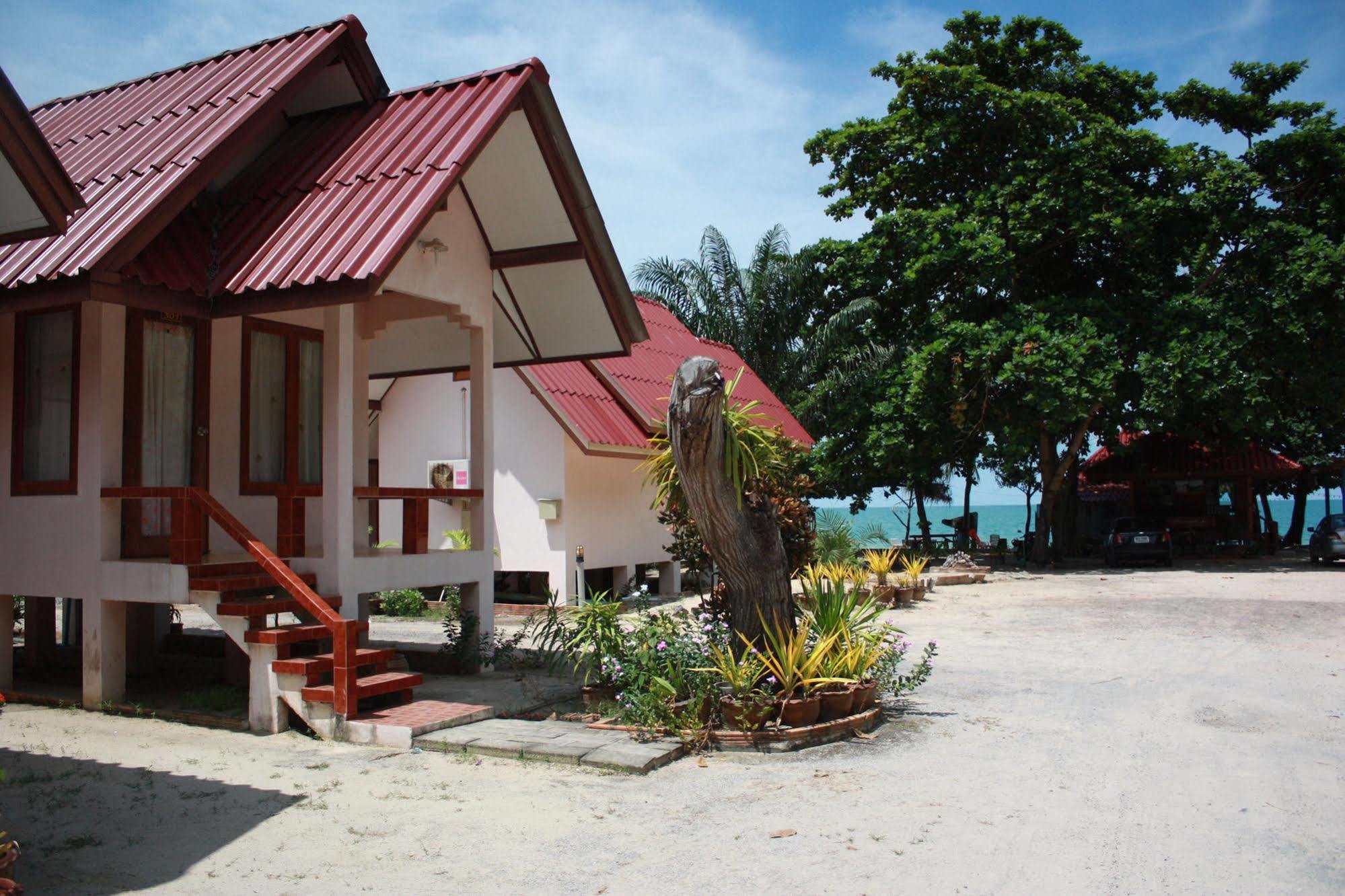 Phuphat Beach Resort Khanom Exterior foto