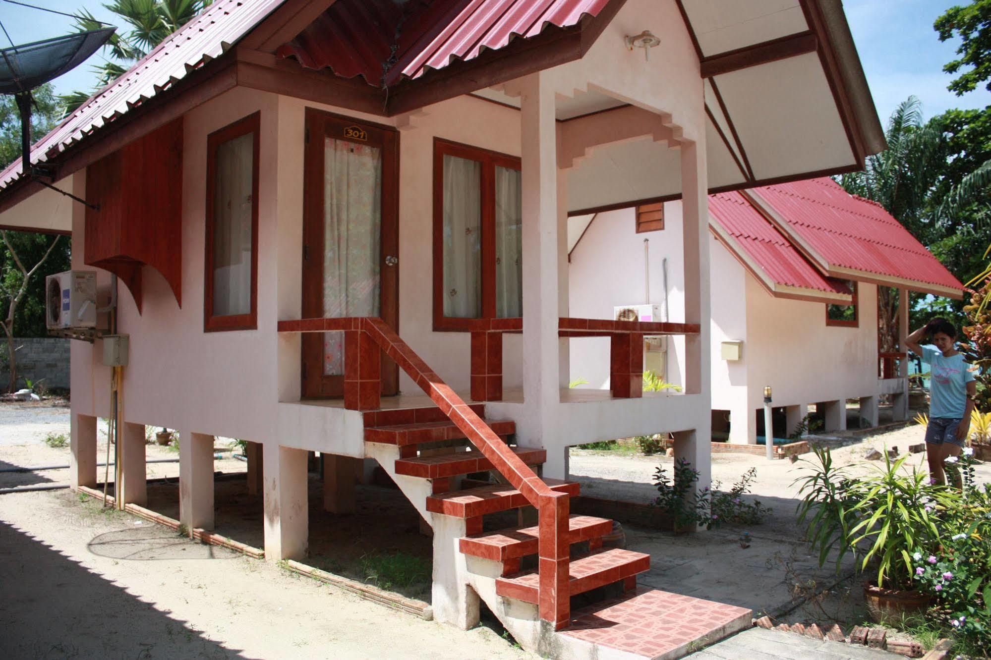 Phuphat Beach Resort Khanom Exterior foto