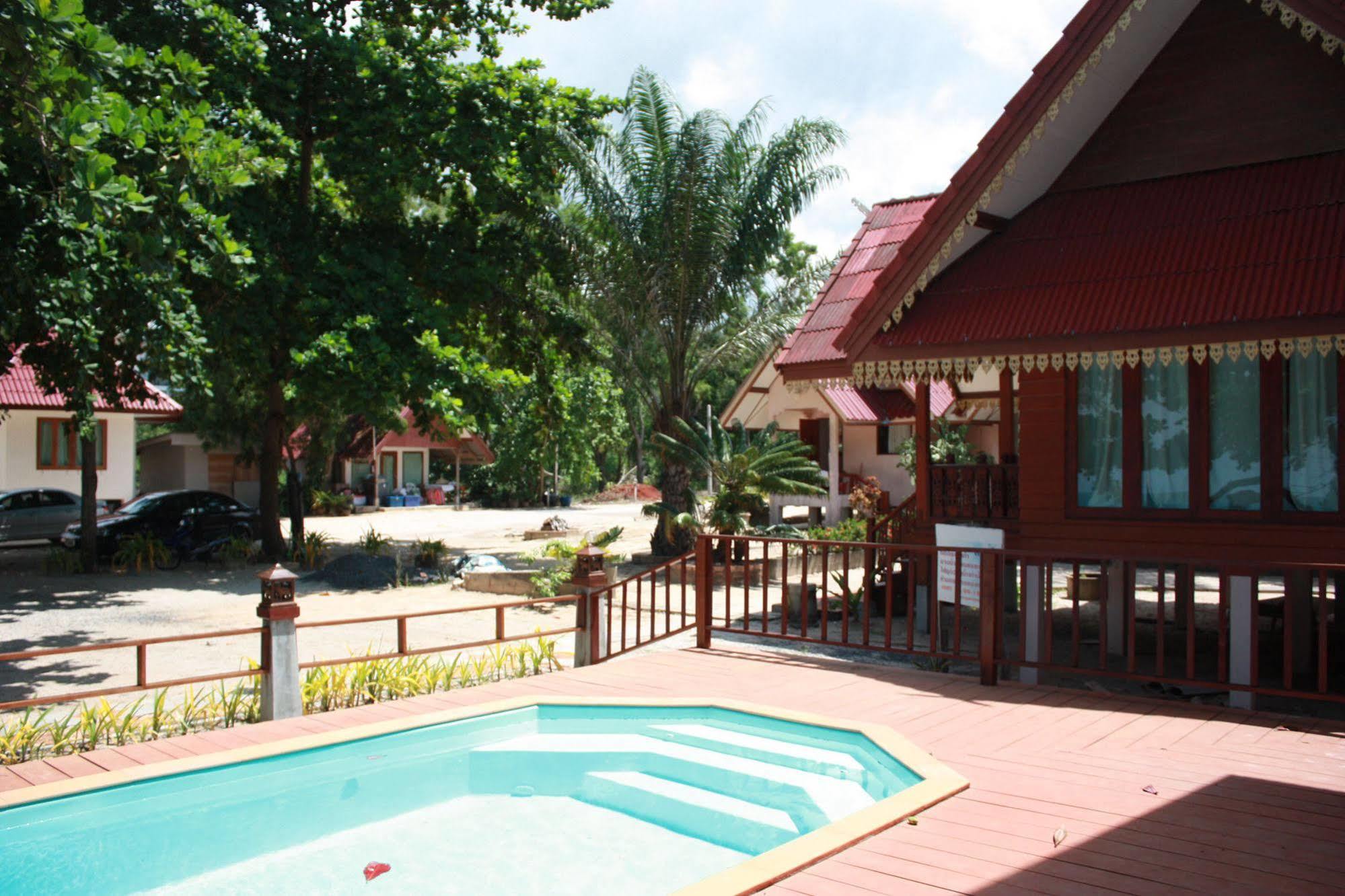 Phuphat Beach Resort Khanom Exterior foto
