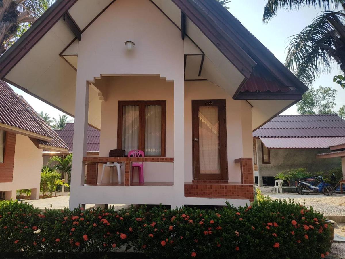 Phuphat Beach Resort Khanom Exterior foto